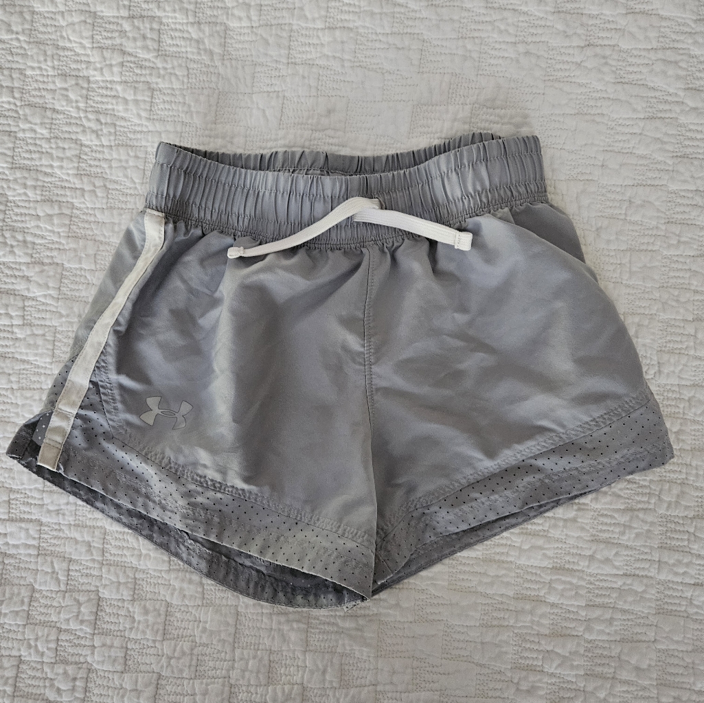 Youth Girls Under Armour Shorts Size Medium